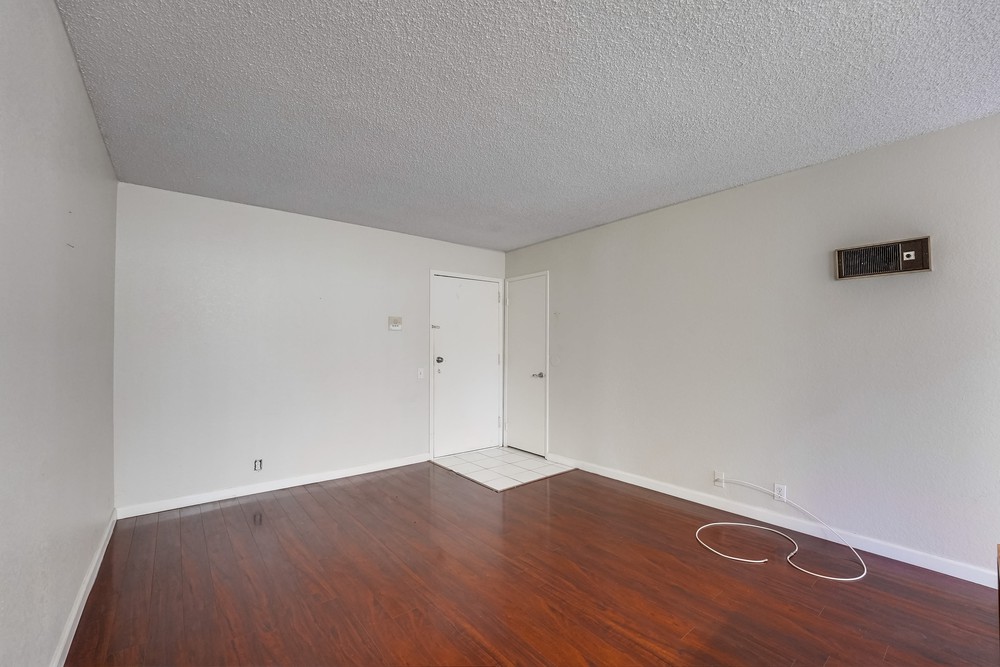Virtual tour photo 13 of 32 for 3142 Midway Dr #109