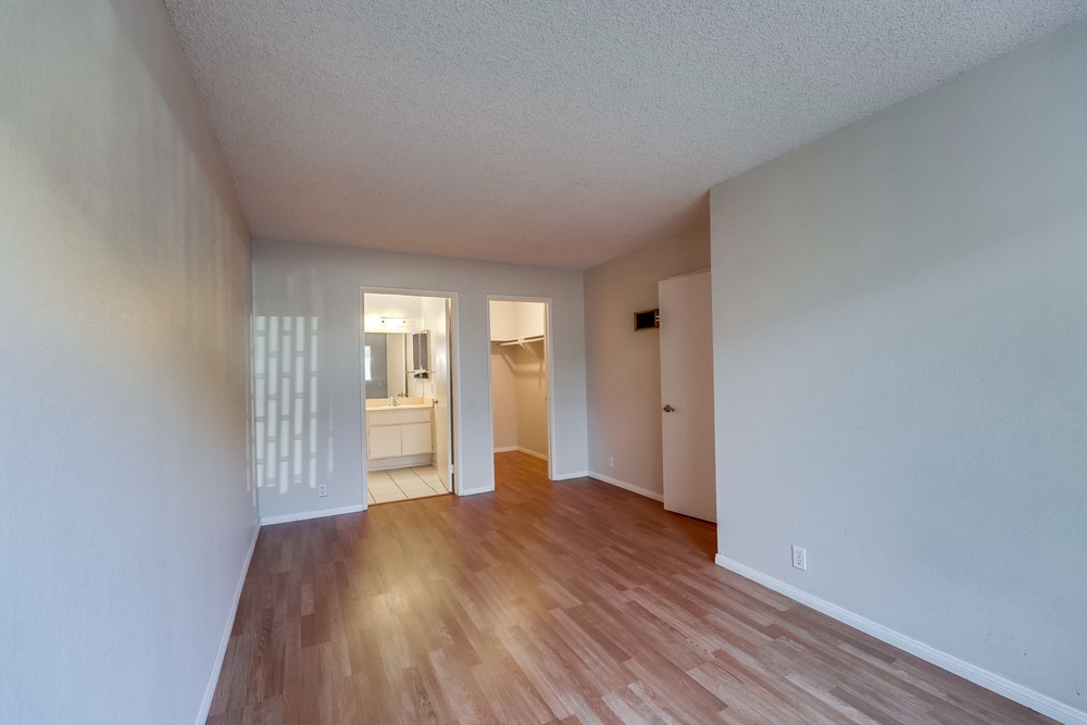 Virtual tour photo 24 of 32 for 3142 Midway Dr #109