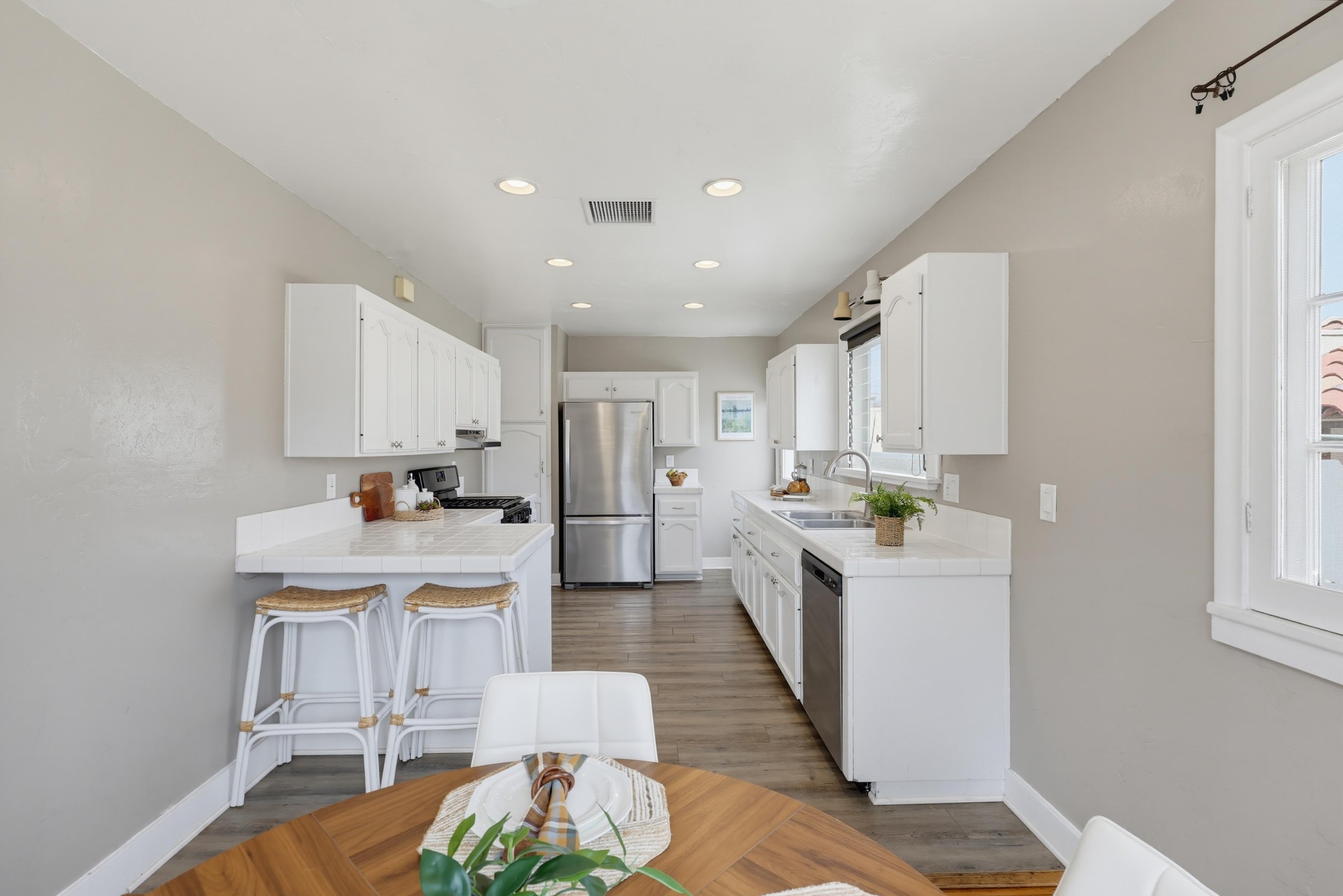 Virtual tour photo 15 of 51 for 3145 Bancroft St