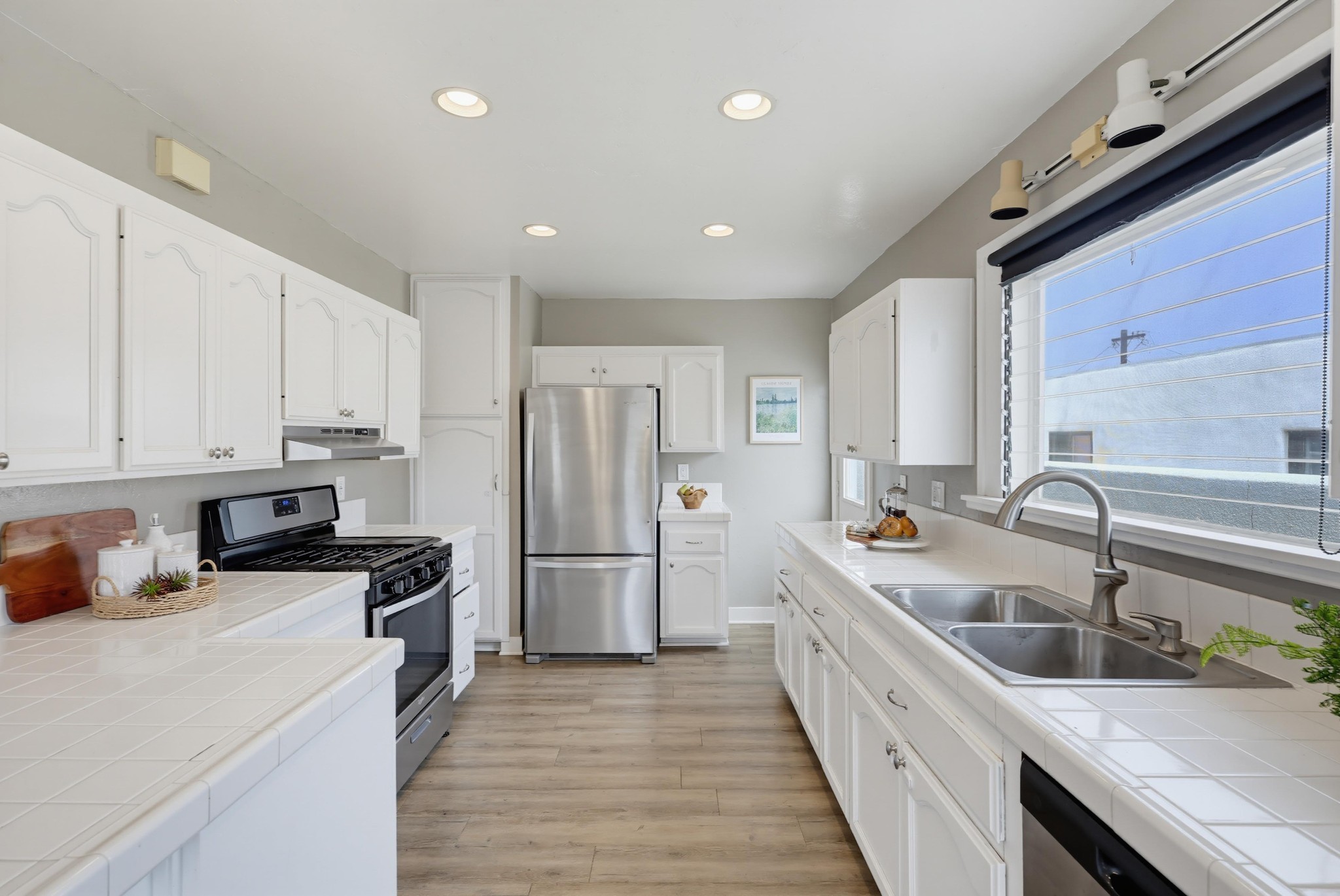 Virtual tour photo 18 of 51 for 3145 Bancroft St