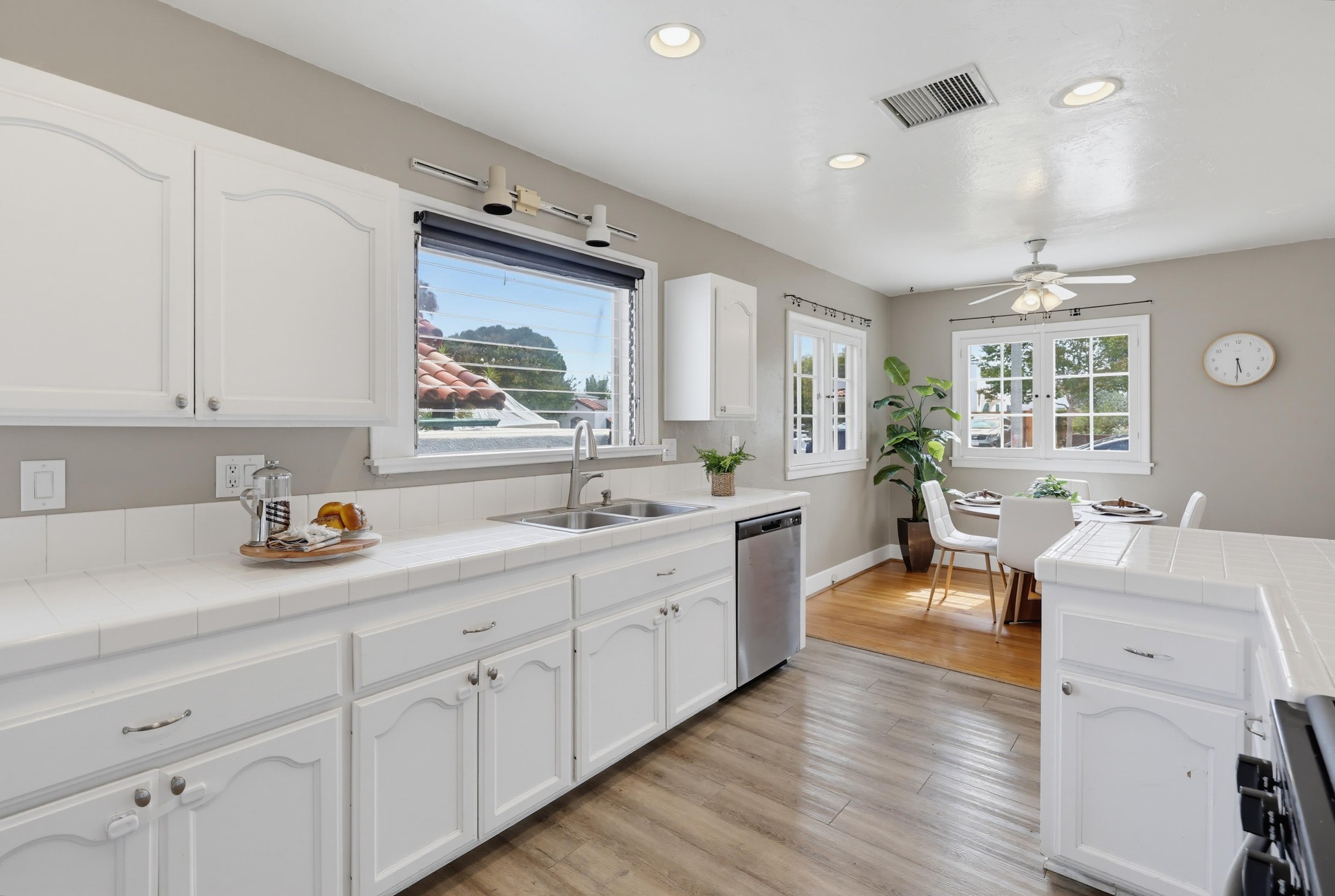 Virtual tour photo 21 of 51 for 3145 Bancroft St