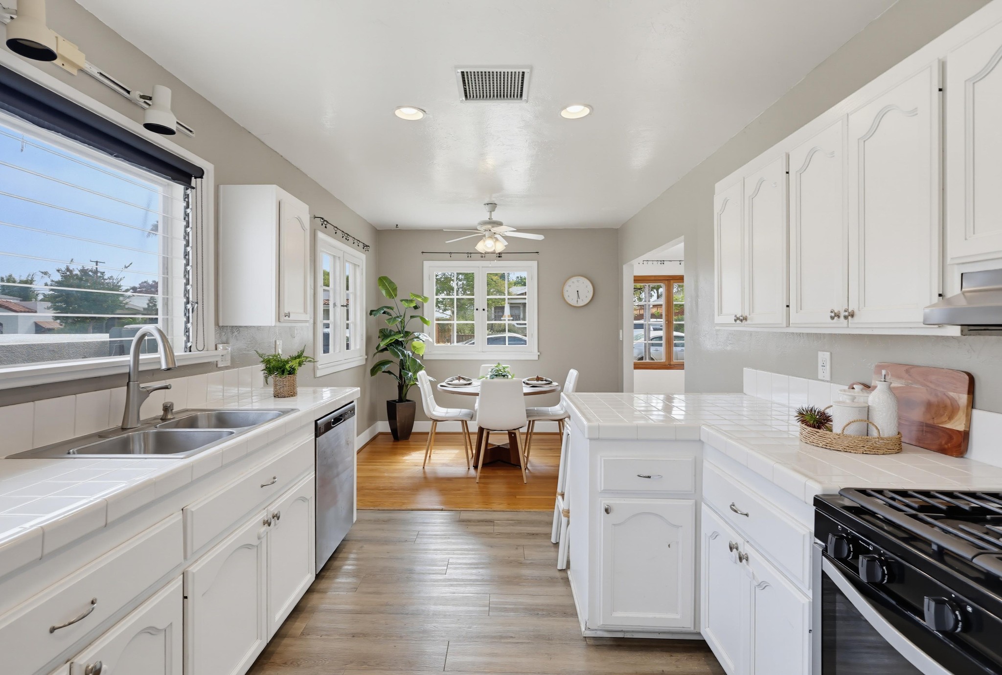 Virtual tour photo 23 of 51 for 3145 Bancroft St