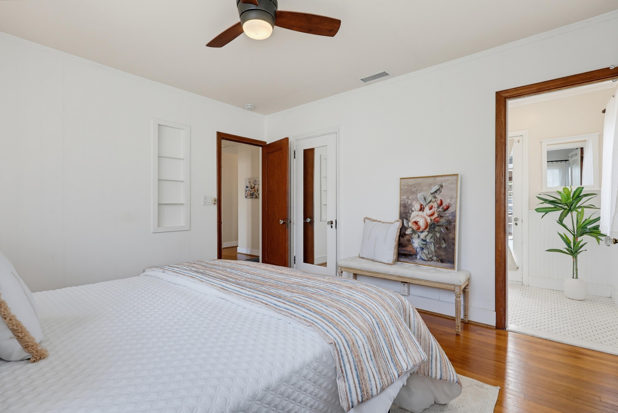 Virtual tour photo 38 of 51 for 3145 Bancroft St