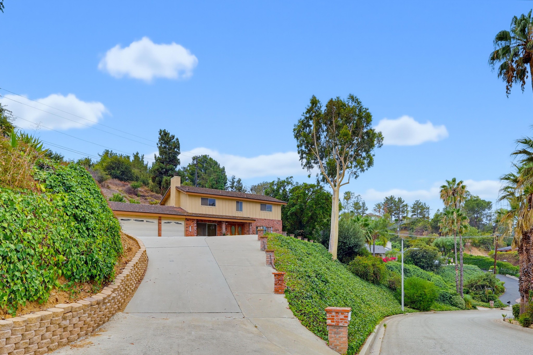 Virtual tour photo 1 of 69 for 3146 E Los Cerillos Dr