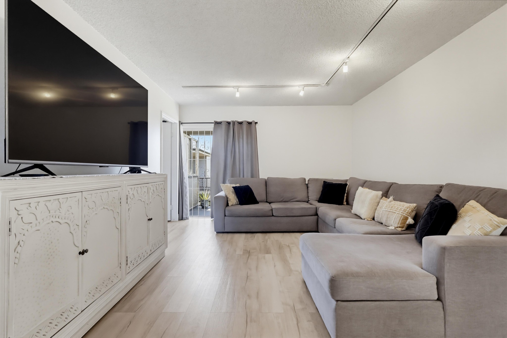 Virtual tour photo 17 of 71 for 3166 S Sepulveda Blvd Unit 6