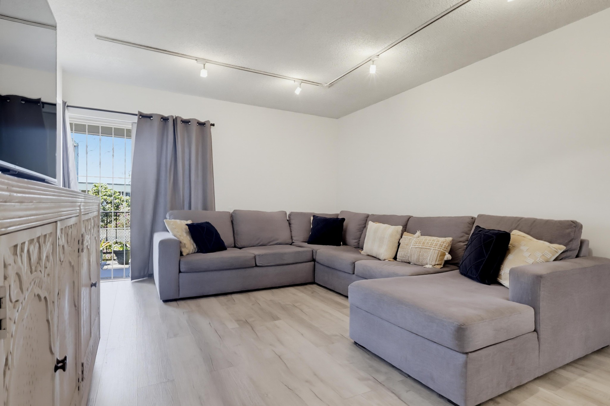 Virtual tour photo 18 of 71 for 3166 S Sepulveda Blvd Unit 6