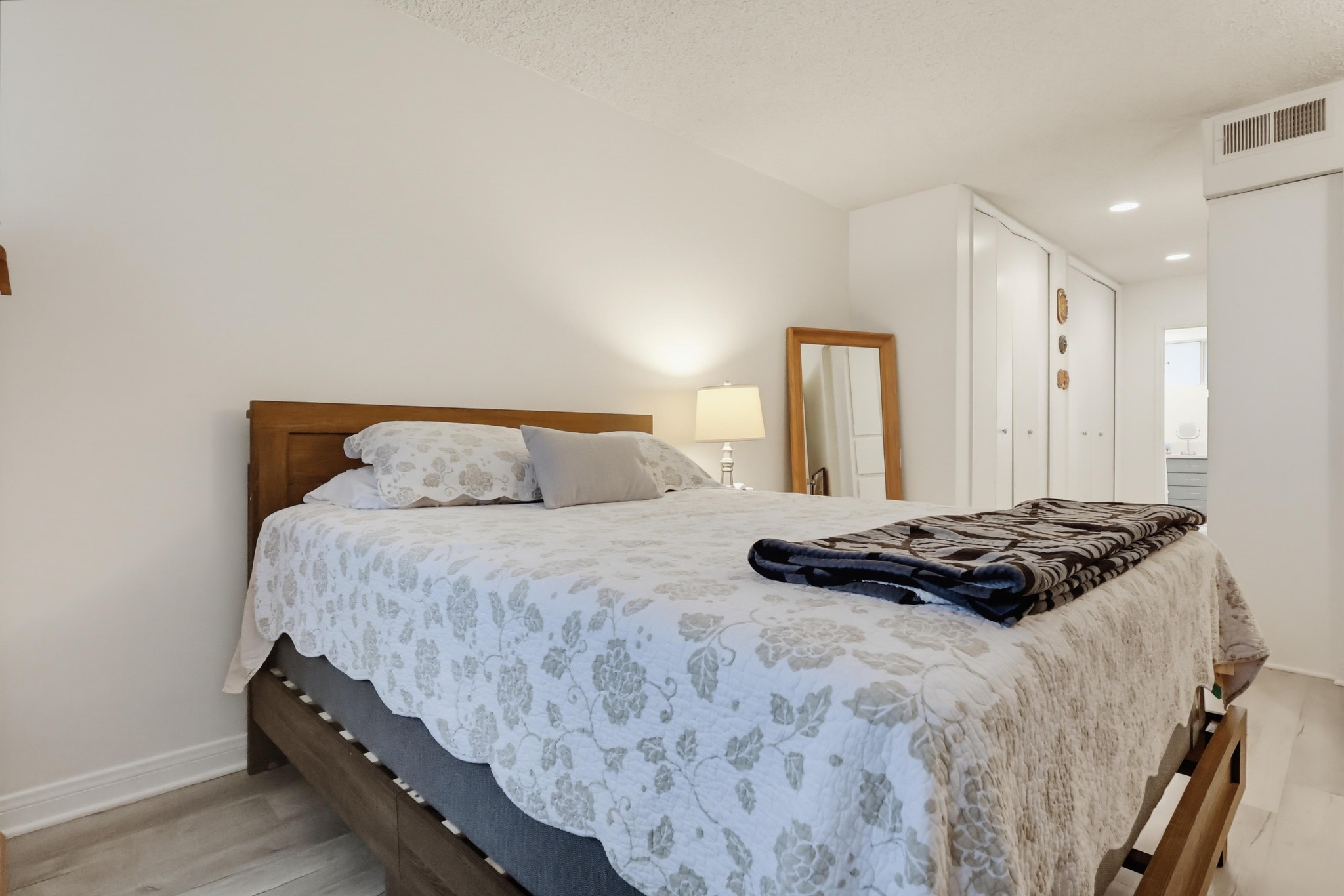 Virtual tour photo 40 of 71 for 3166 S Sepulveda Blvd Unit 6
