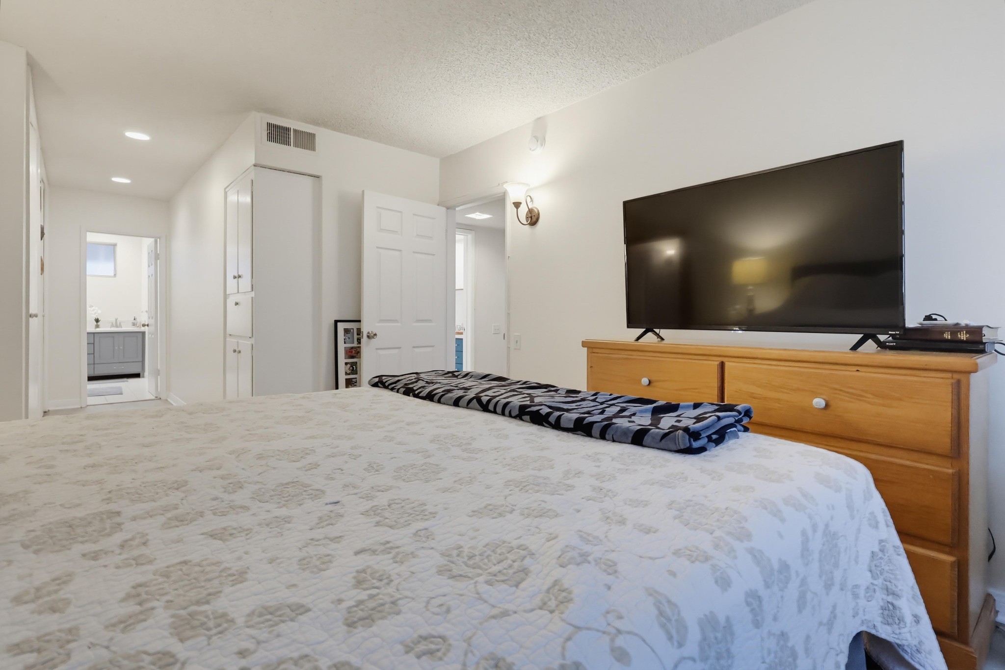 Virtual tour photo 41 of 71 for 3166 S Sepulveda Blvd Unit 6