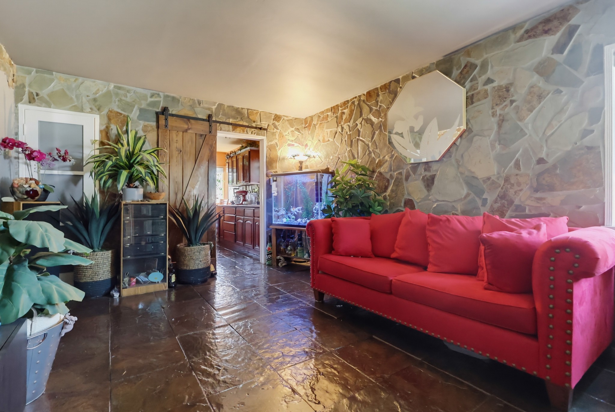 Virtual tour photo 7 of 51 for 318 E Plenty St