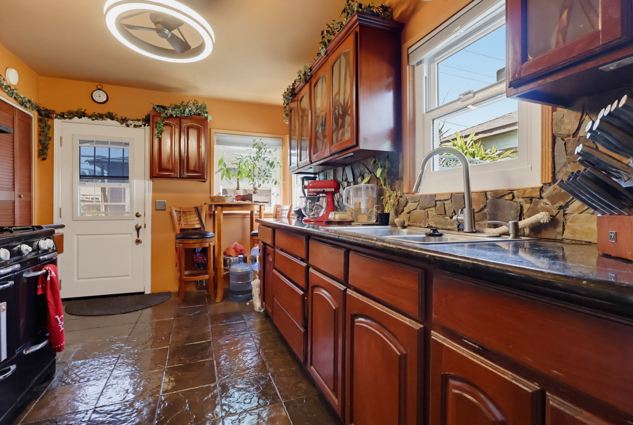 Virtual tour photo 12 of 51 for 318 E Plenty St