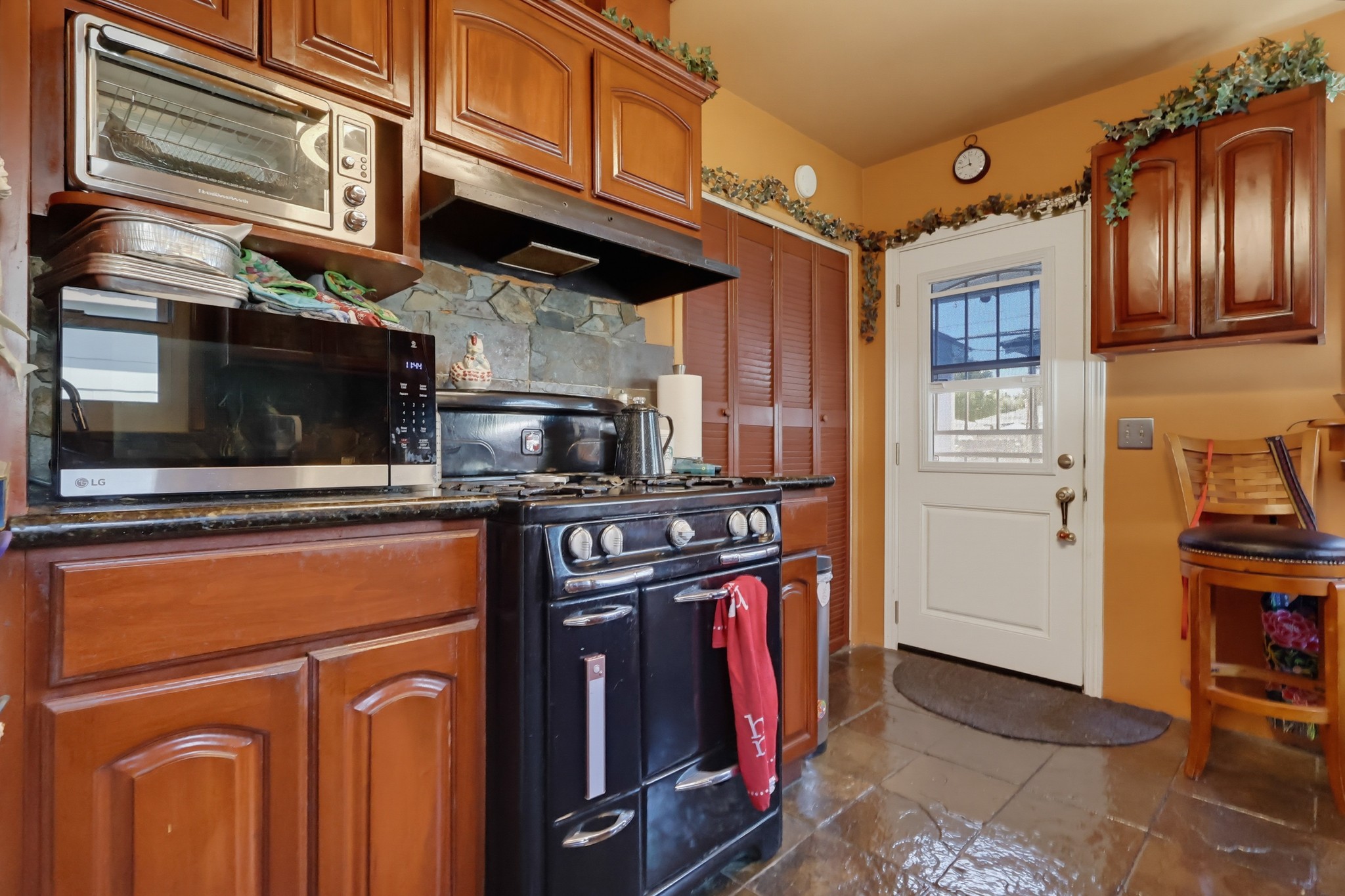 Virtual tour photo 13 of 51 for 318 E Plenty St
