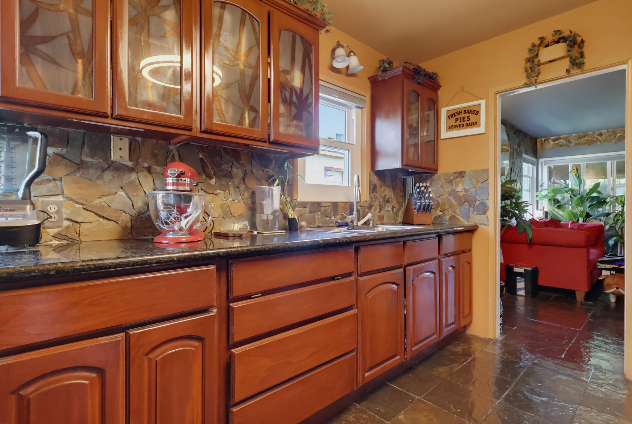 Virtual tour photo 15 of 51 for 318 E Plenty St