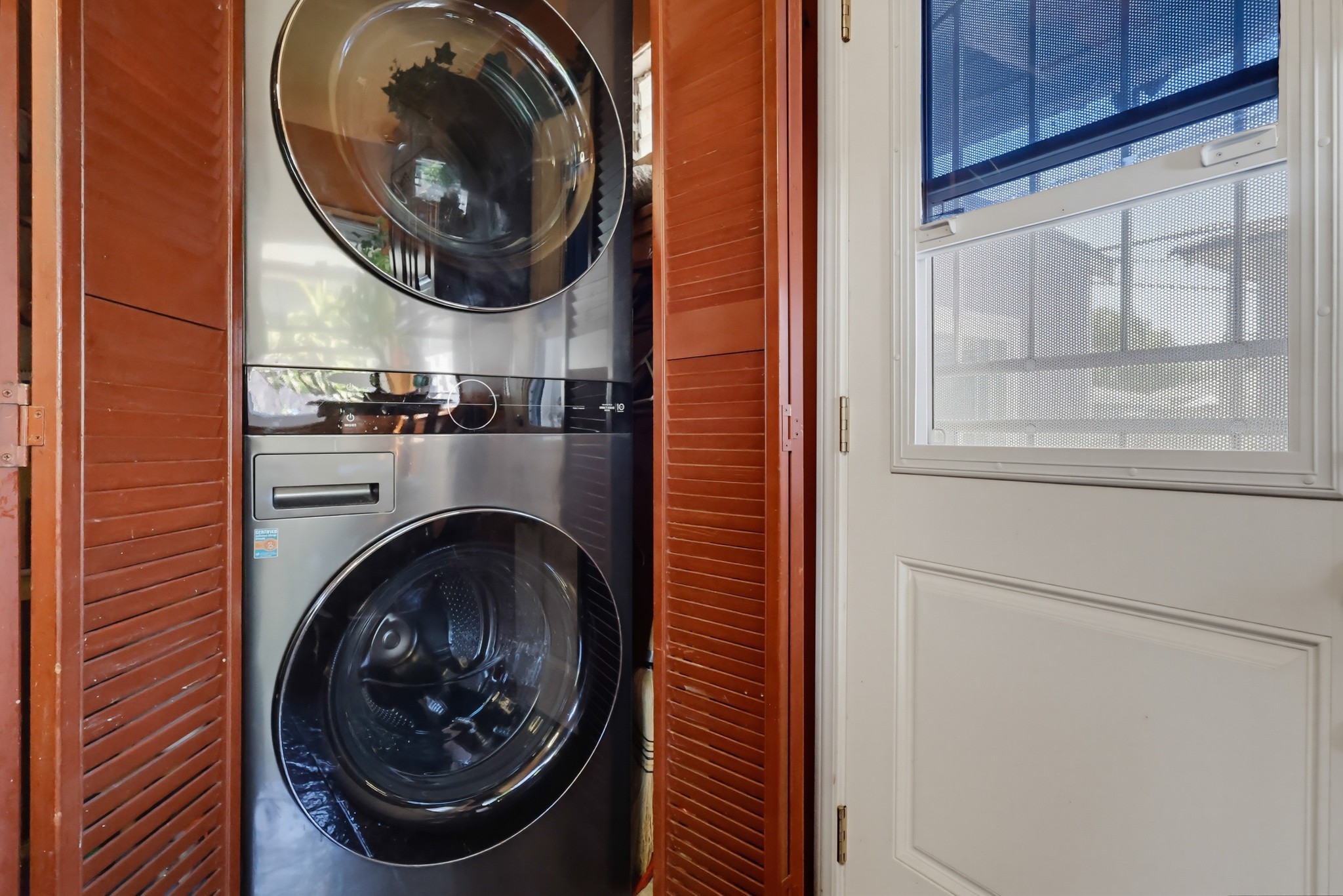 Virtual tour photo 16 of 51 for 318 E Plenty St