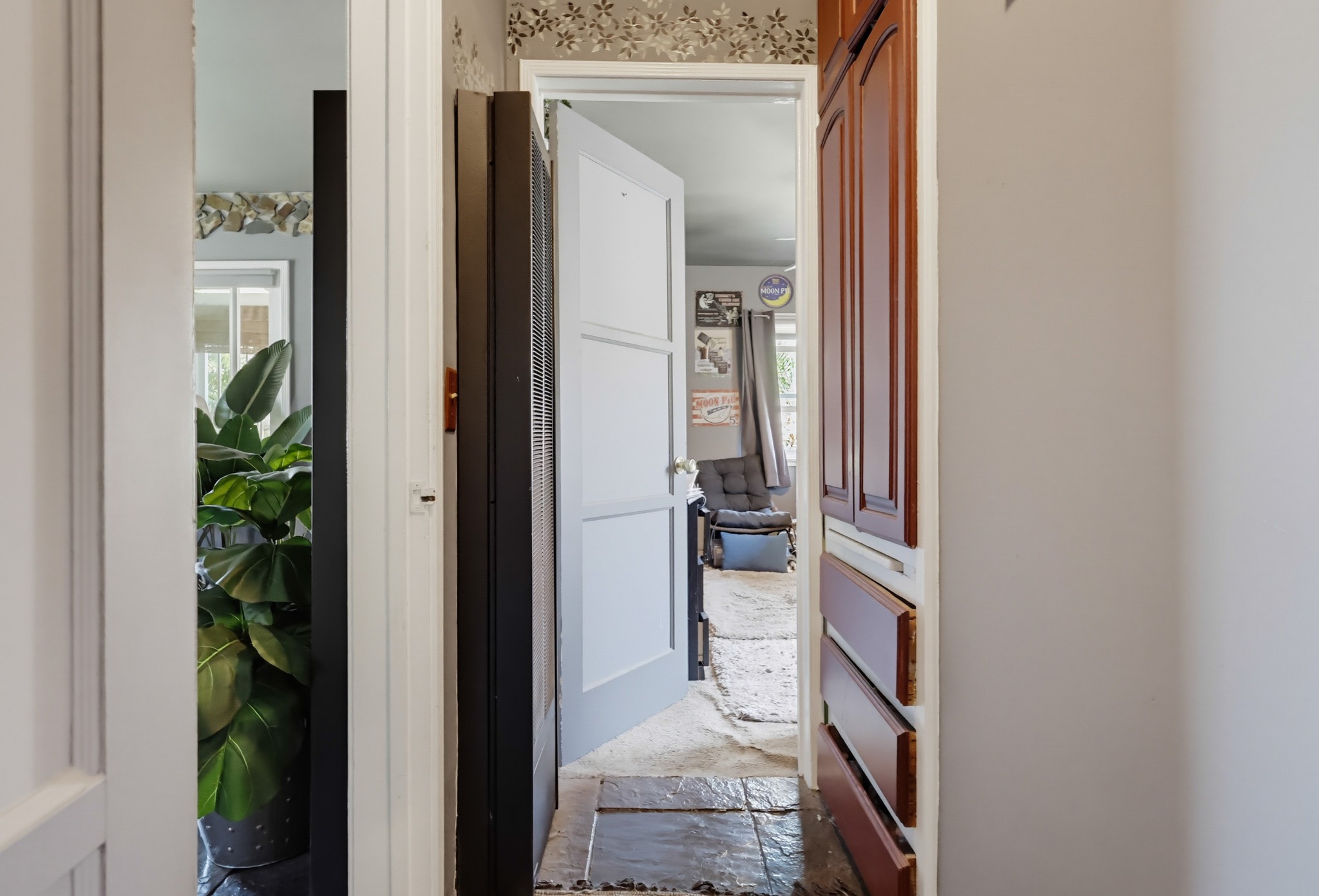 Virtual tour photo 39 of 51 for 318 E Plenty St