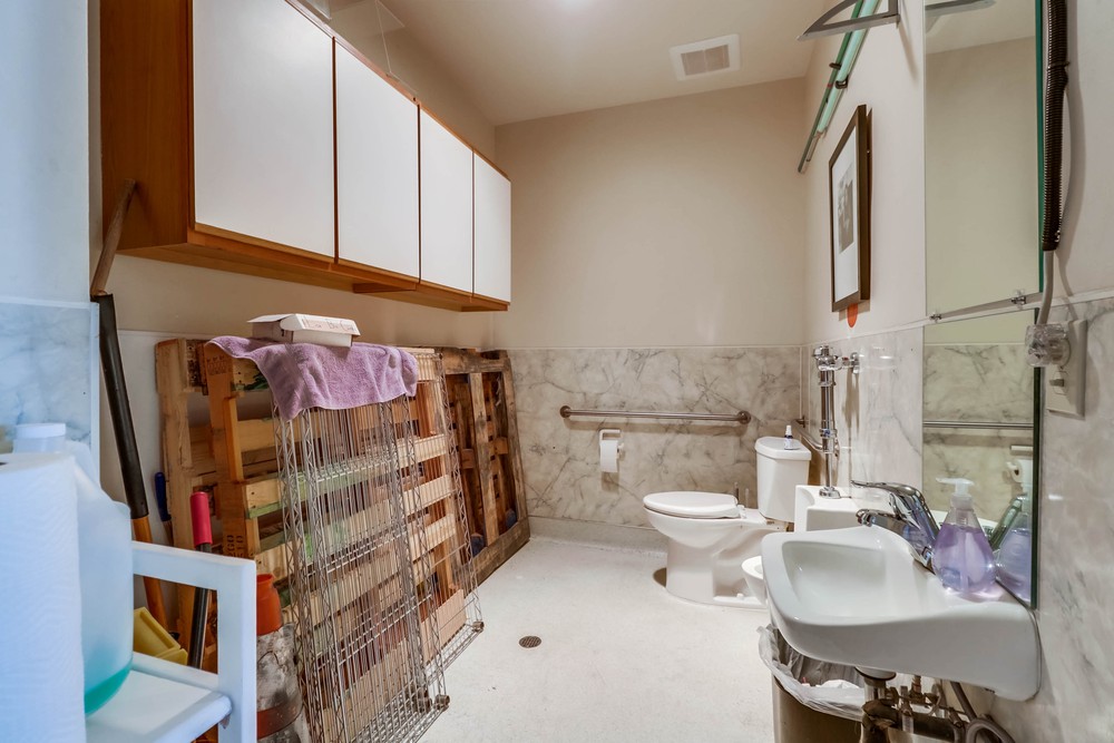 Virtual tour photo 9 of 48 for 3191 Thorn St