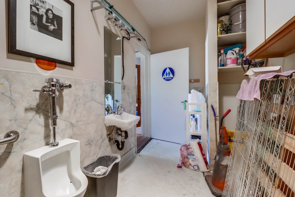 Virtual tour photo 10 of 48 for 3191 Thorn St