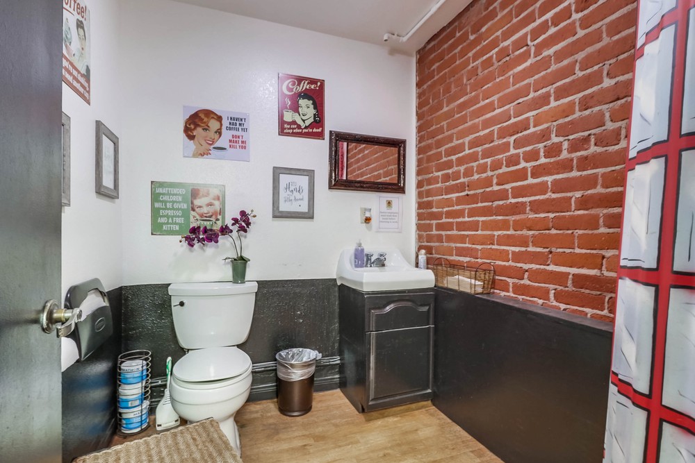 Virtual tour photo 20 of 48 for 3191 Thorn St