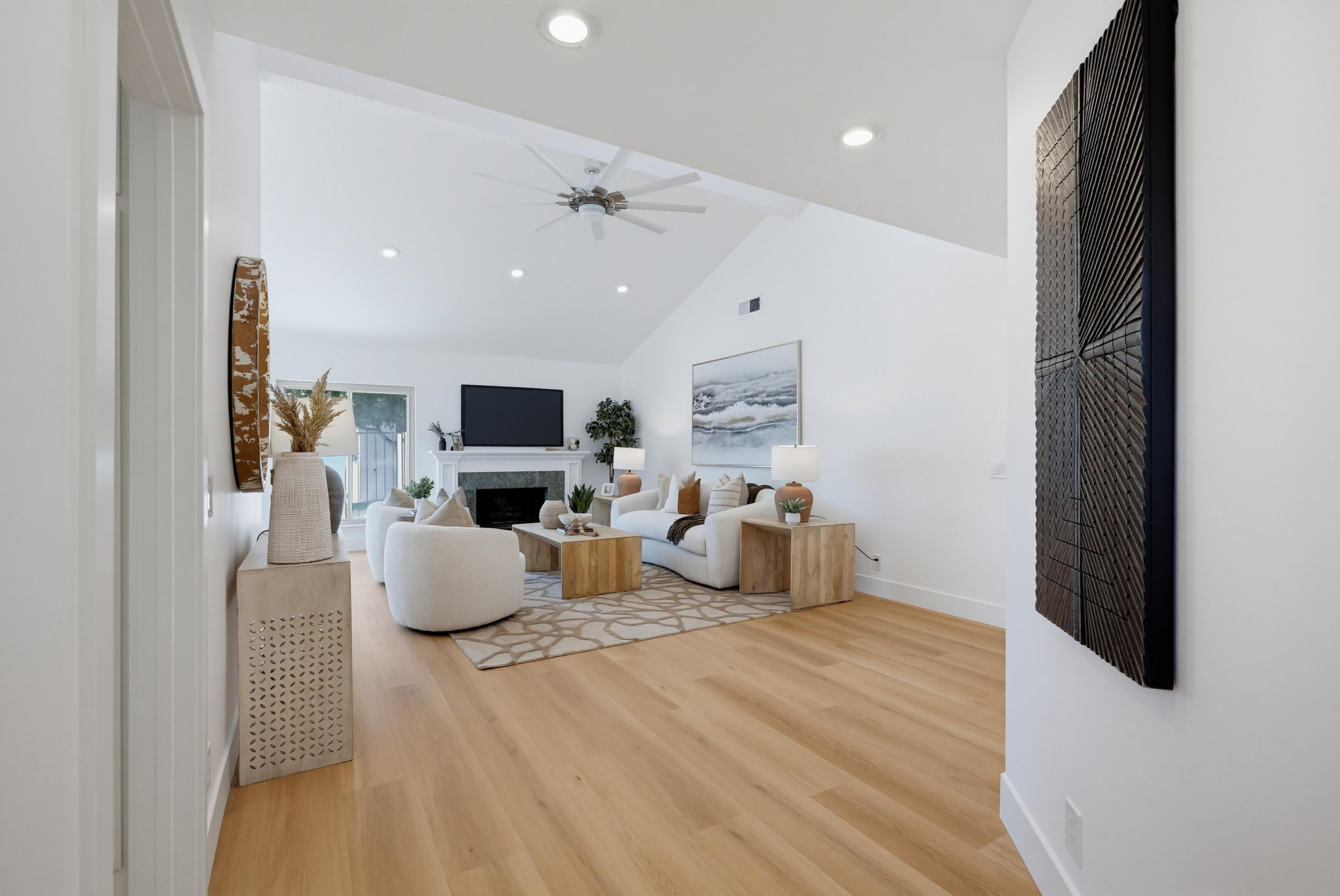 Virtual tour photo 8 of 92 for 31911 Via Flores #27
