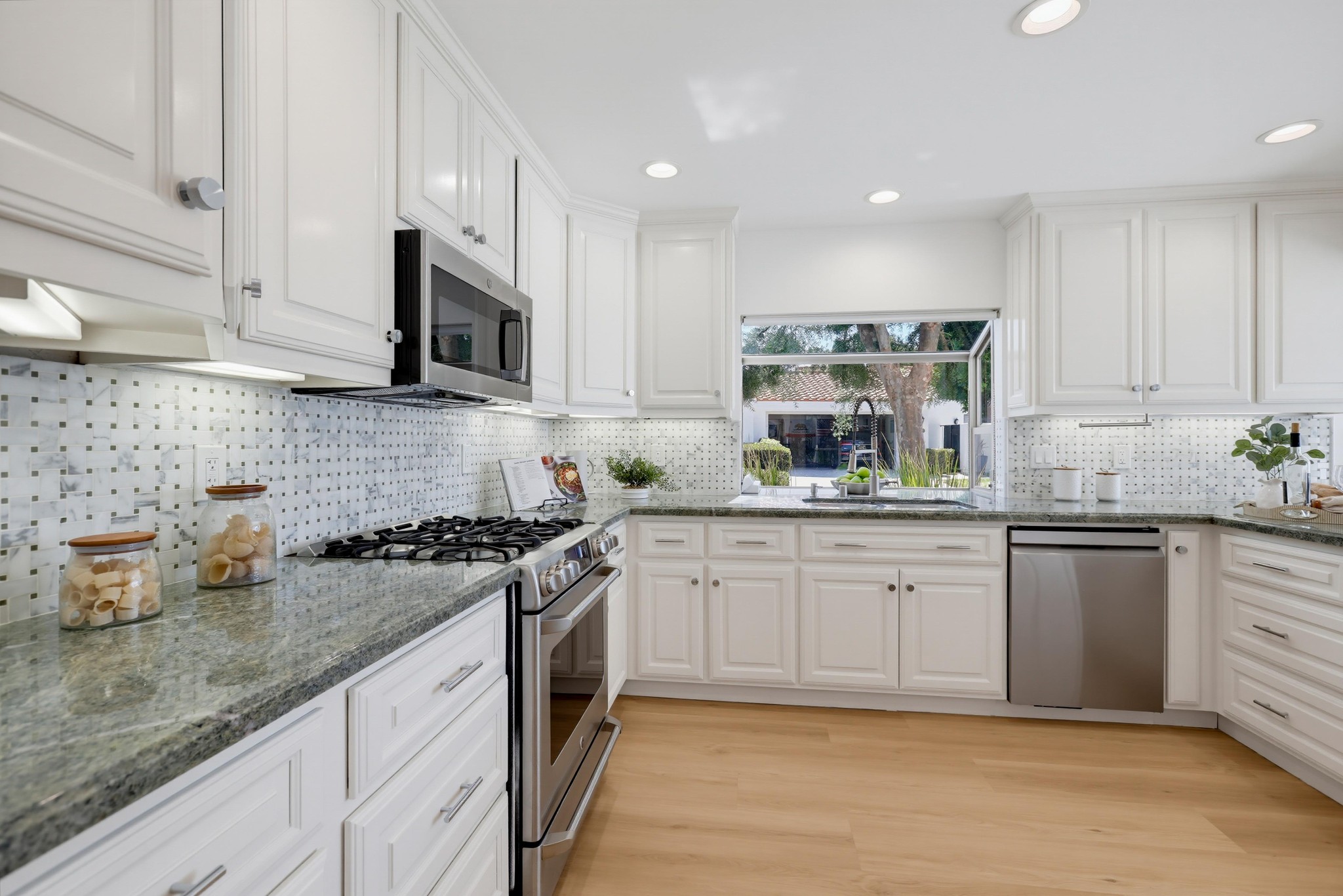 Virtual tour photo 28 of 92 for 31911 Via Flores #27