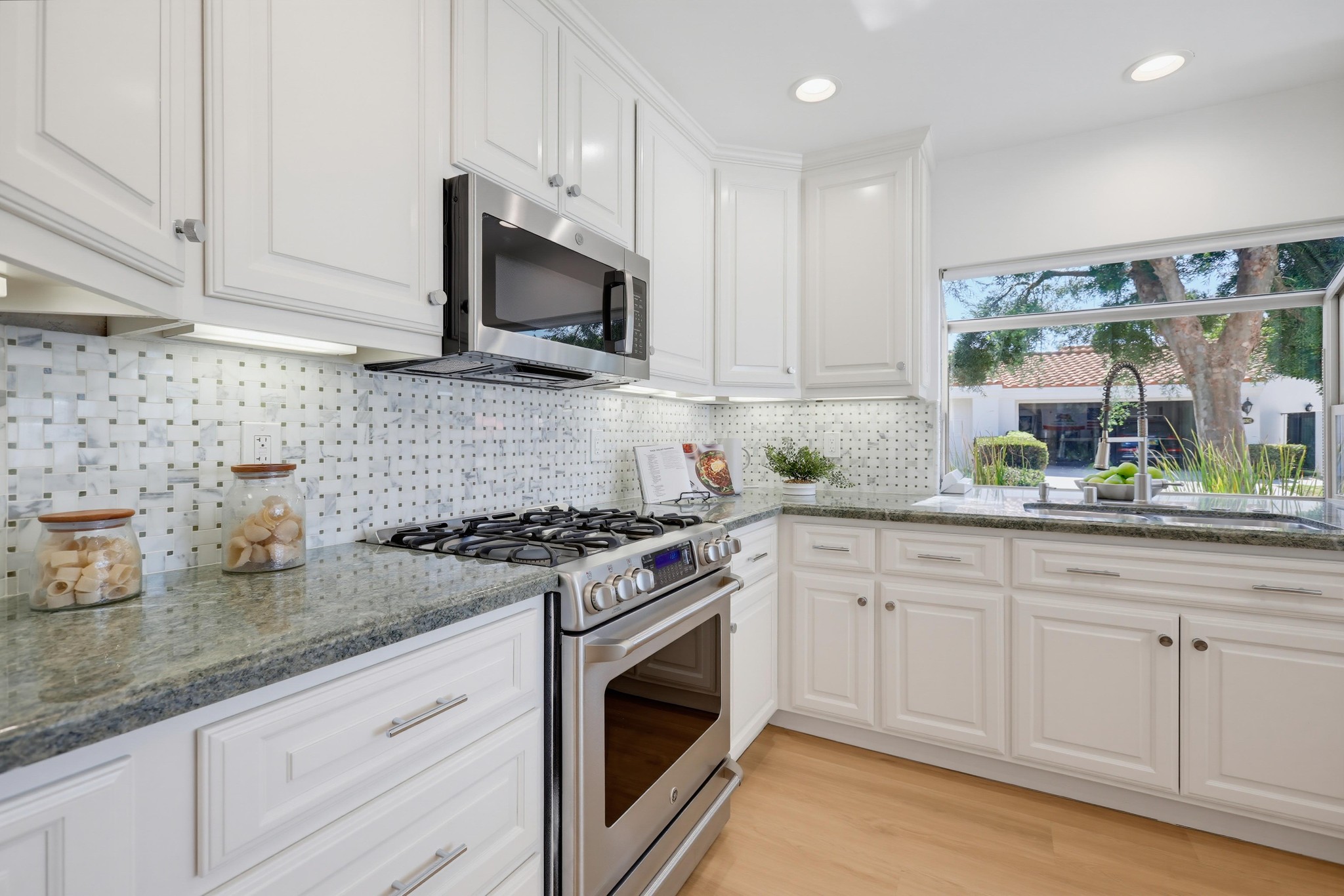 Virtual tour photo 29 of 92 for 31911 Via Flores #27