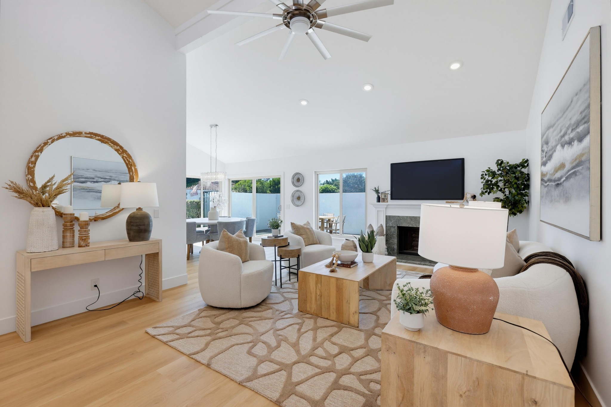 Virtual tour photo 10 of 92 for 31911 Via Flores #27
