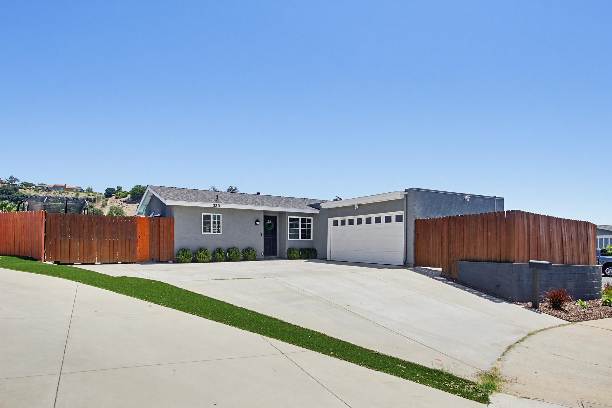 Virtual tour photo 1 of 100 for 320 James St
