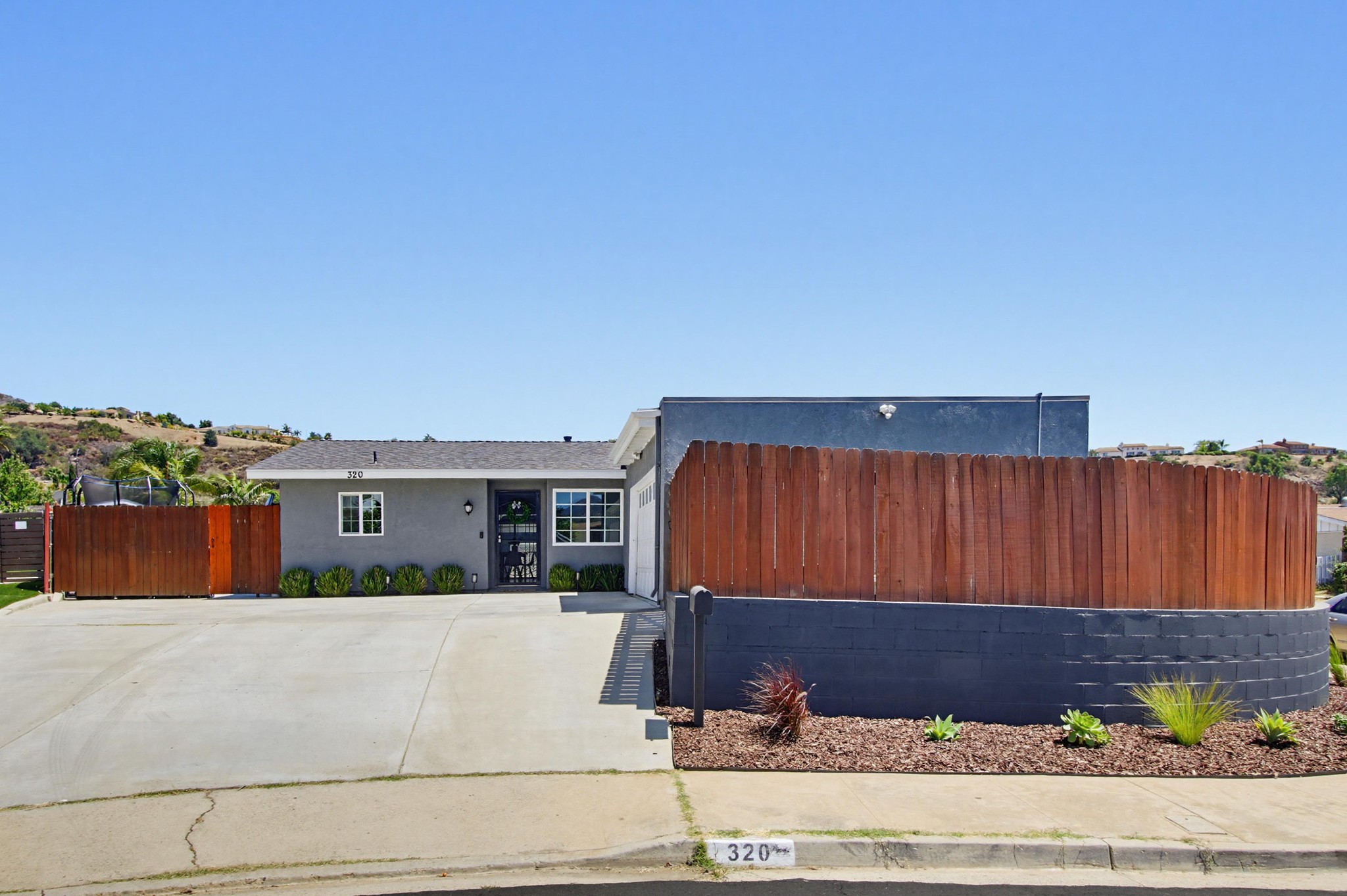 Virtual tour photo 3 of 100 for 320 James St
