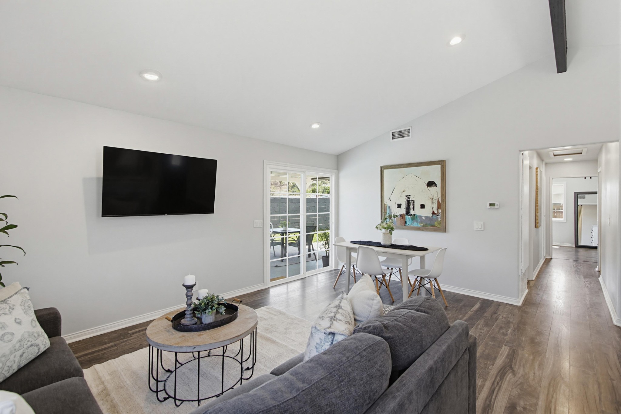 Virtual tour photo 9 of 100 for 320 James St