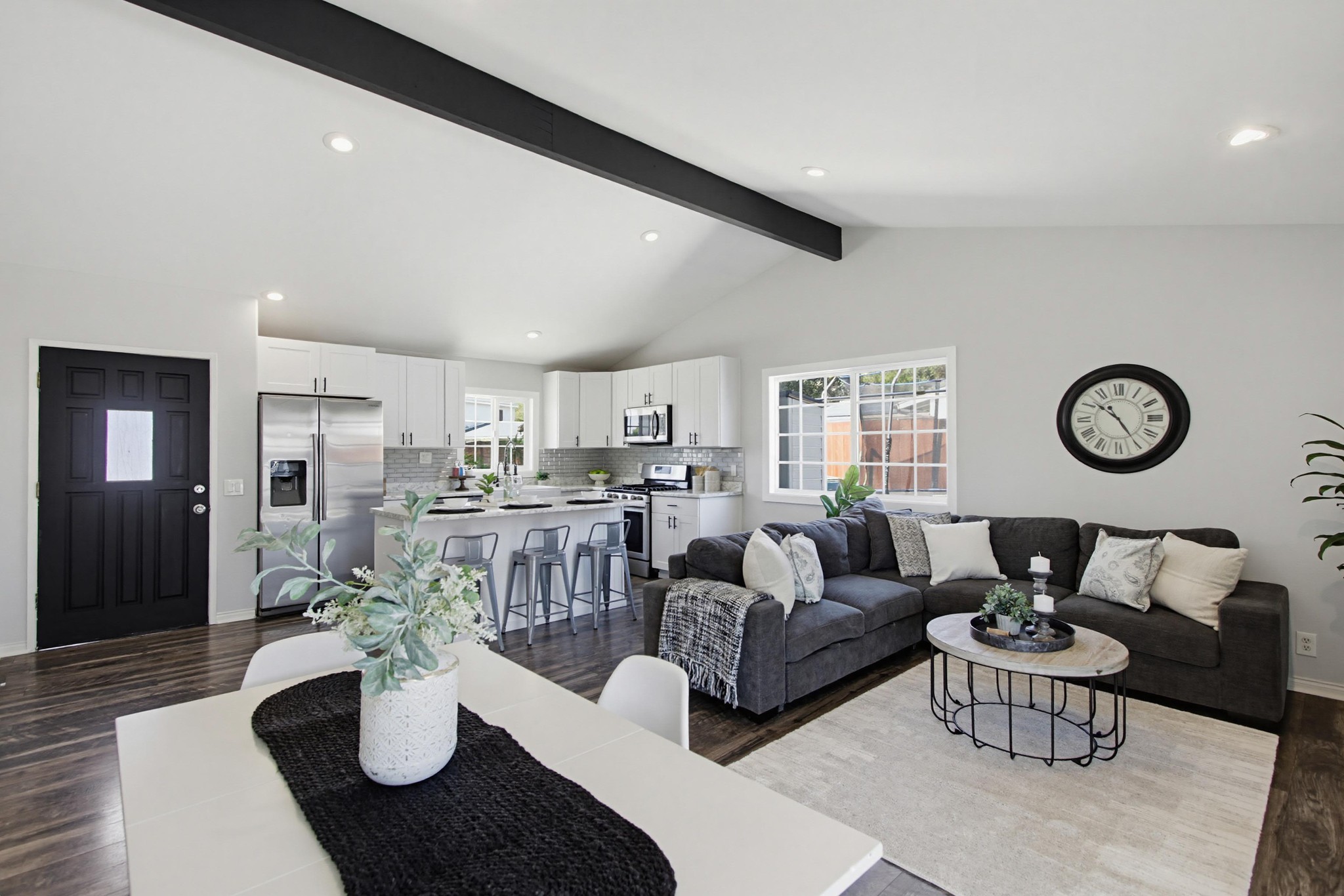 Virtual tour photo 10 of 100 for 320 James St