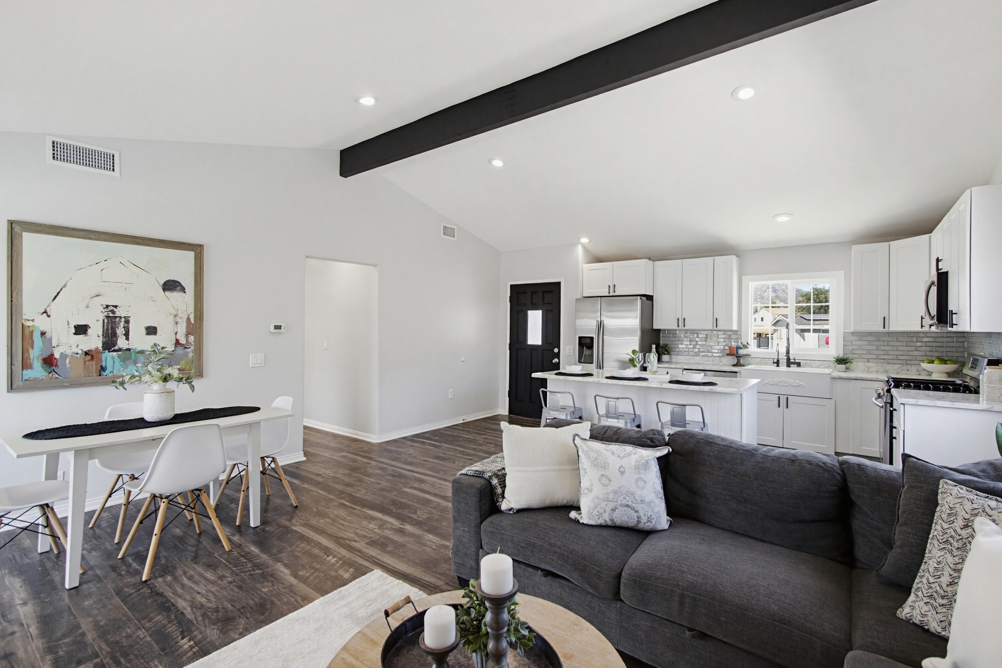 Virtual tour photo 11 of 100 for 320 James St