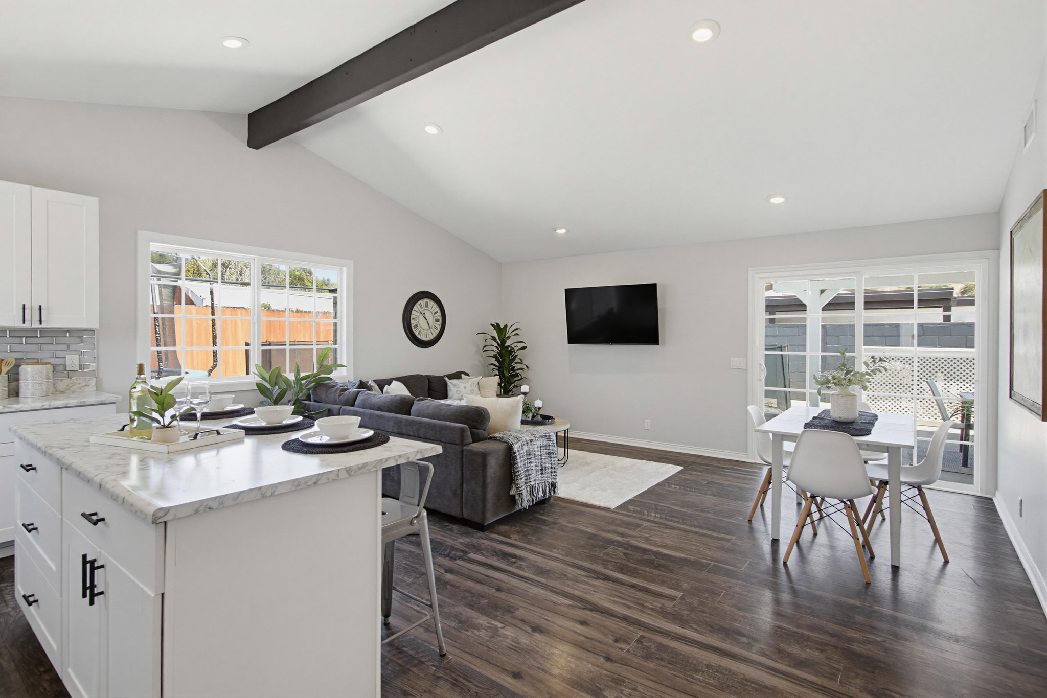 Virtual tour photo 15 of 100 for 320 James St