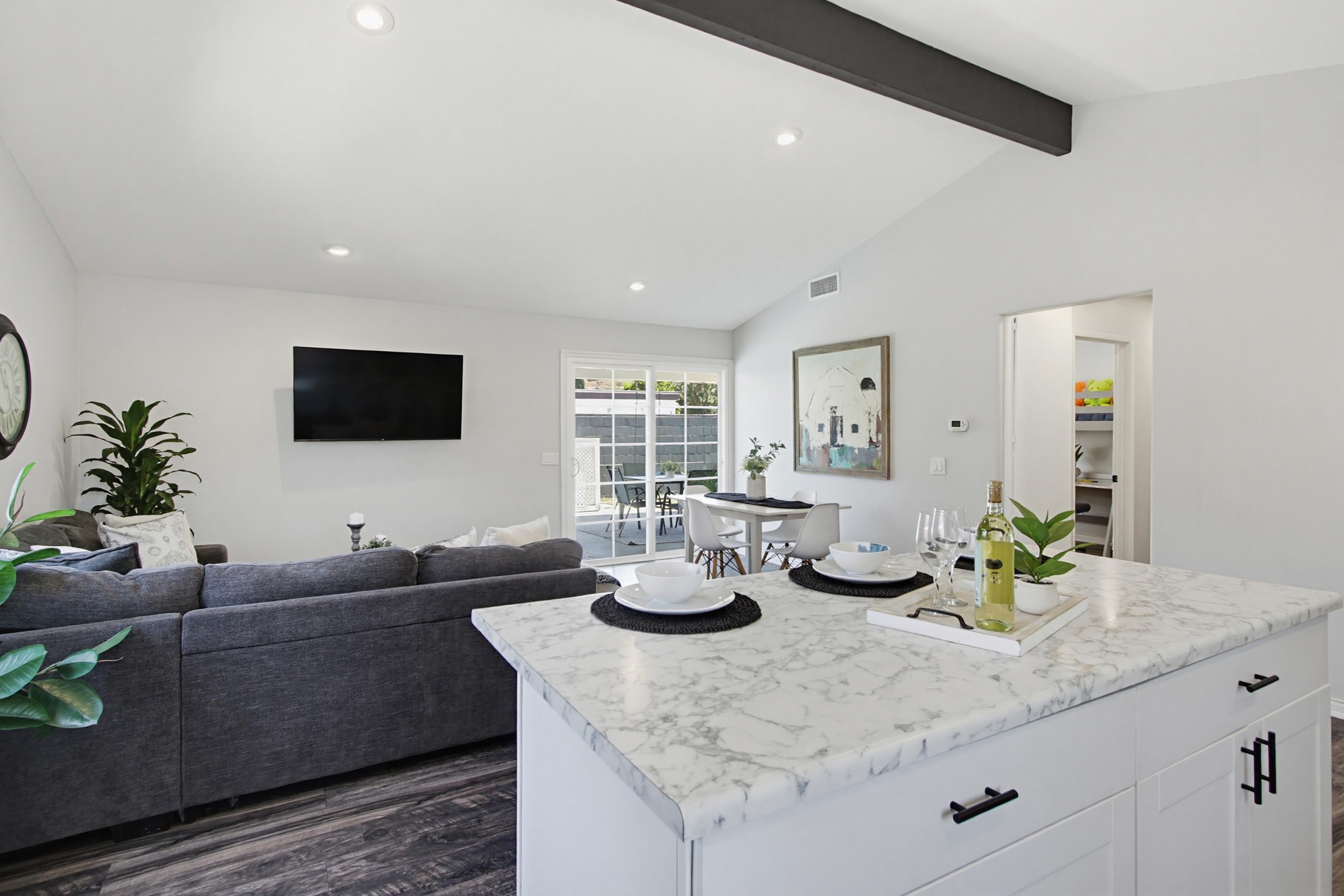 Virtual tour photo 16 of 100 for 320 James St