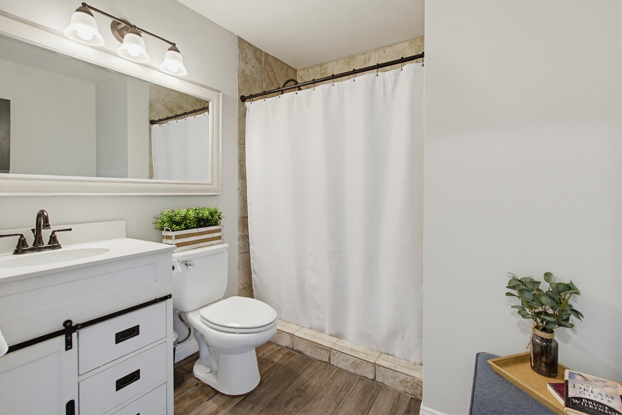 Virtual tour photo 18 of 100 for 320 James St