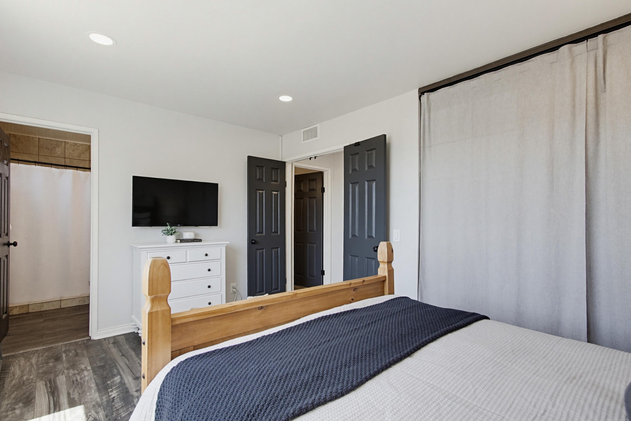Virtual tour photo 26 of 100 for 320 James St