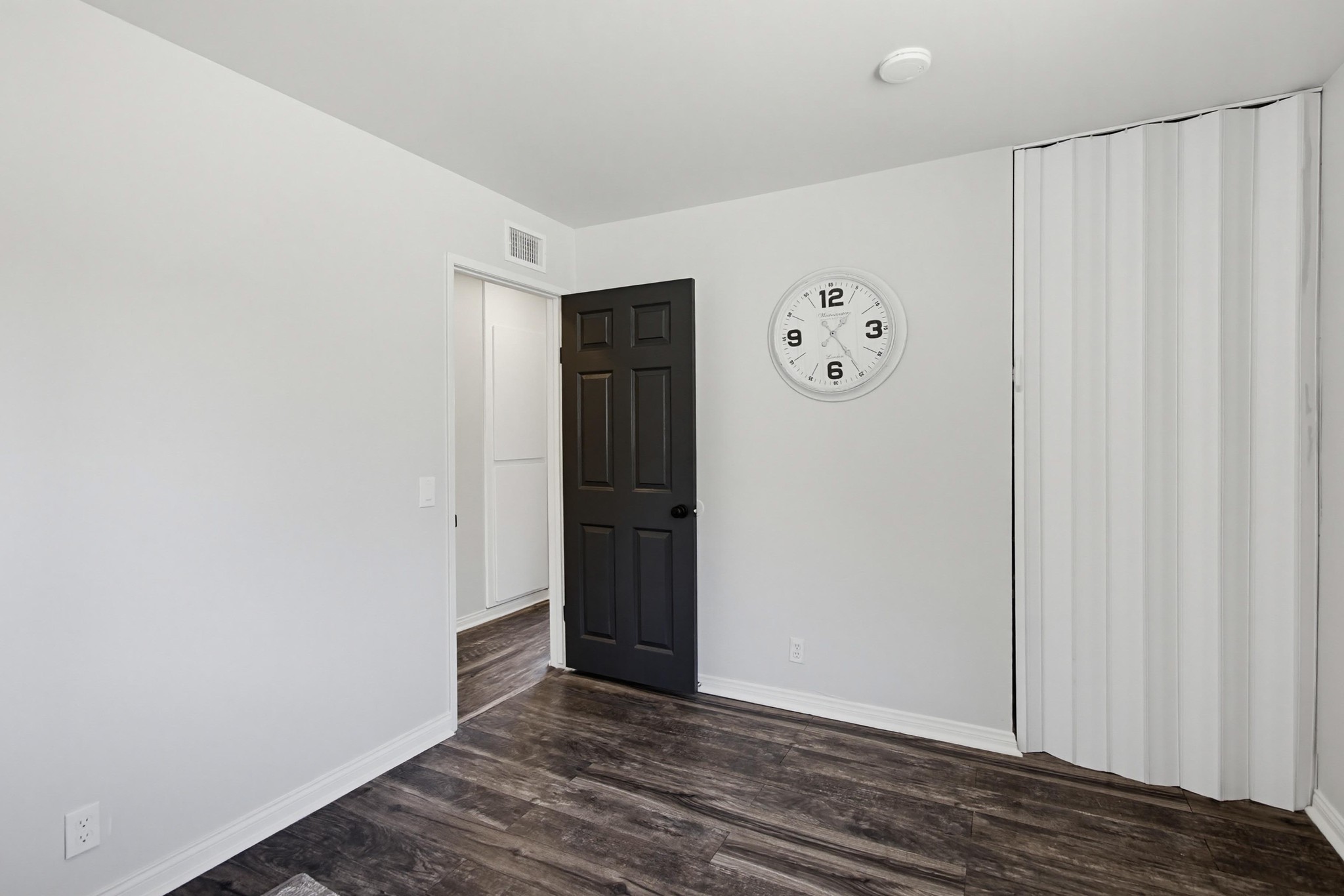 Virtual tour photo 33 of 100 for 320 James St