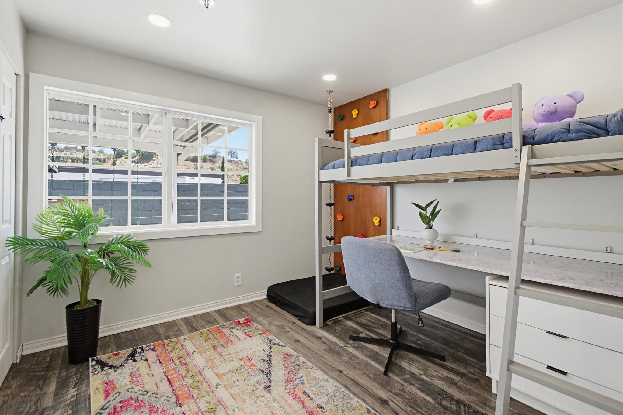 Virtual tour photo 34 of 100 for 320 James St
