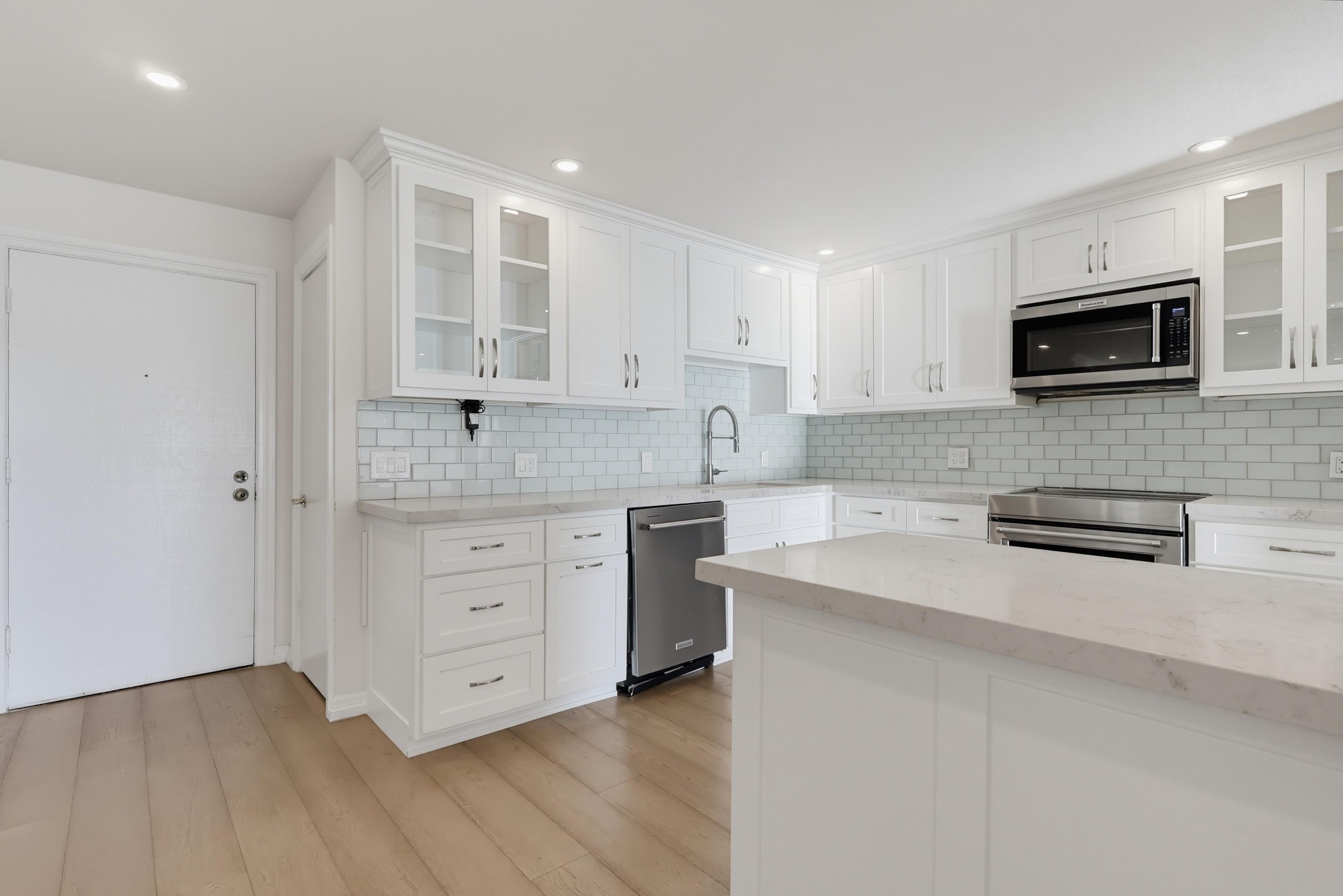 Virtual tour photo 5 of 60 for 3200 La Rotonda Dr Unit 205