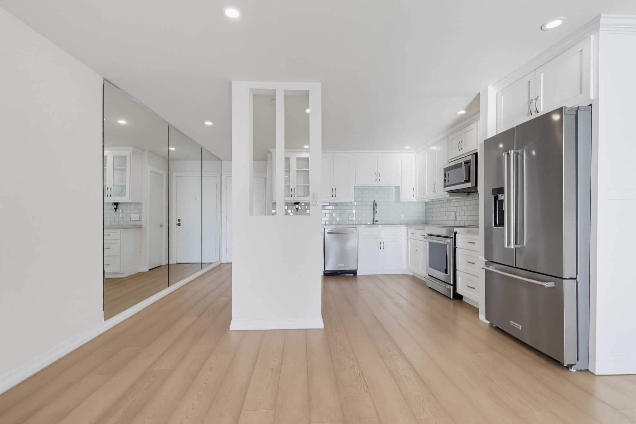 Virtual tour photo 10 of 60 for 3200 La Rotonda Dr Unit 205