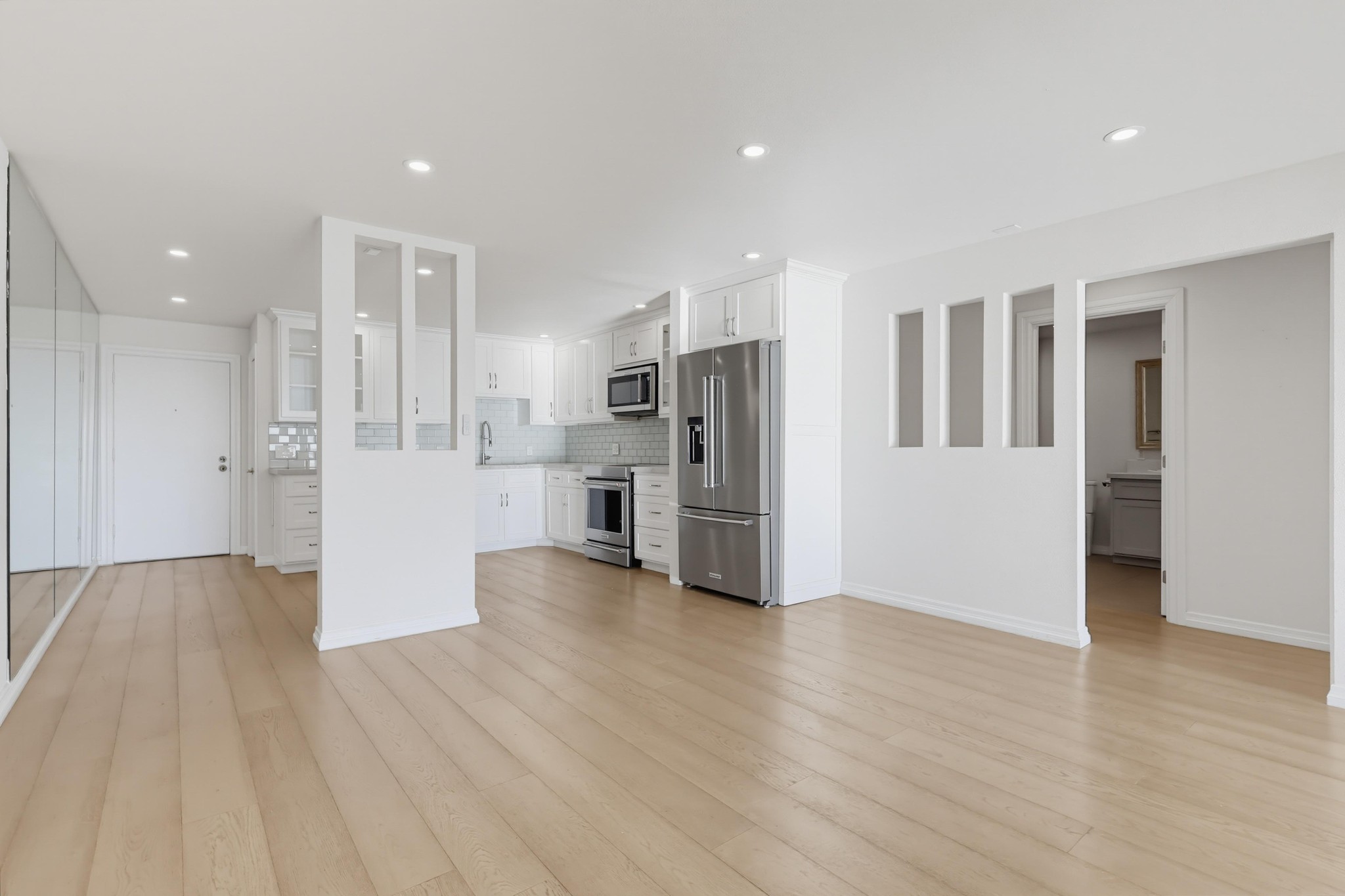 Virtual tour photo 11 of 60 for 3200 La Rotonda Dr Unit 205
