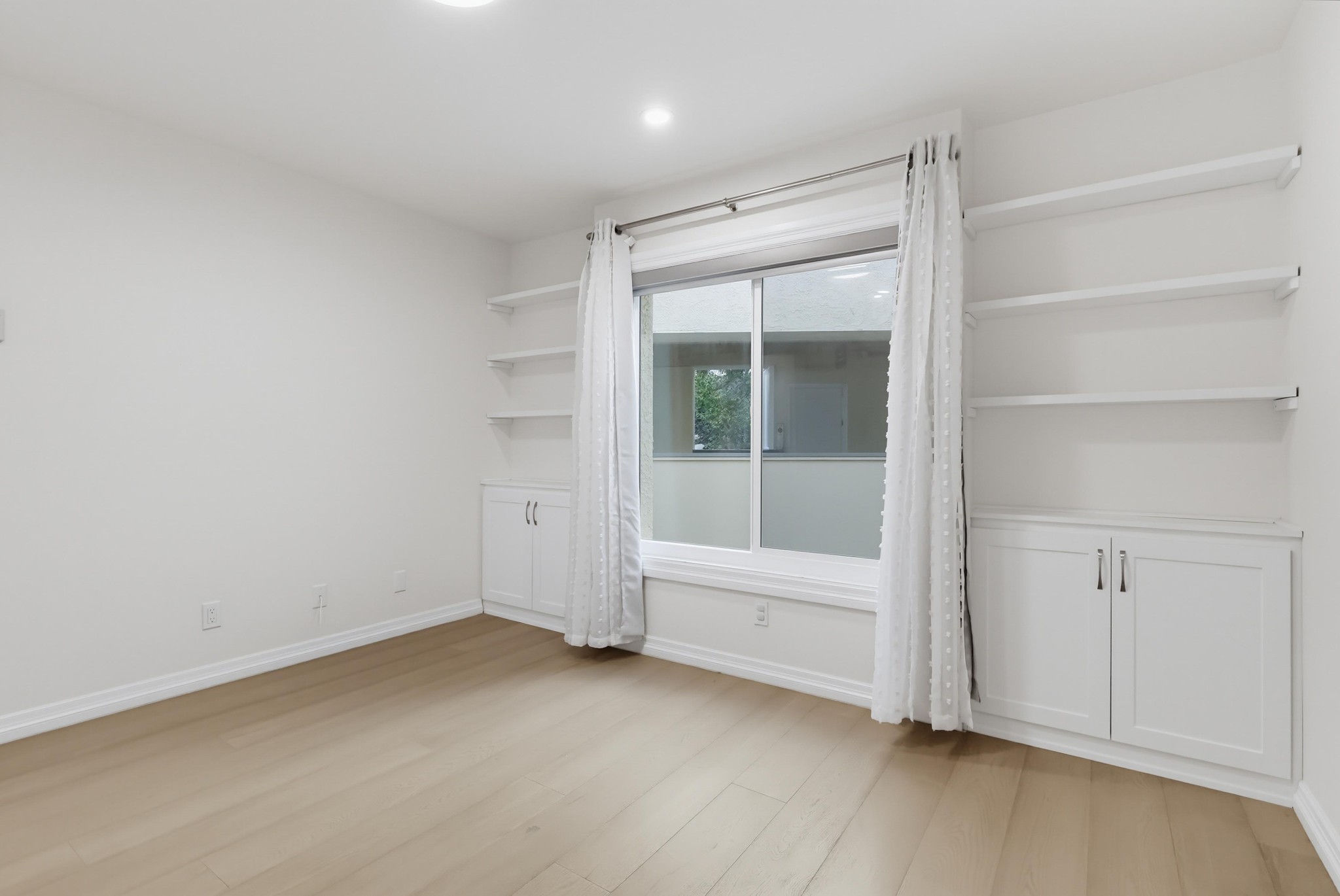 Virtual tour photo 43 of 60 for 3200 La Rotonda Dr Unit 205