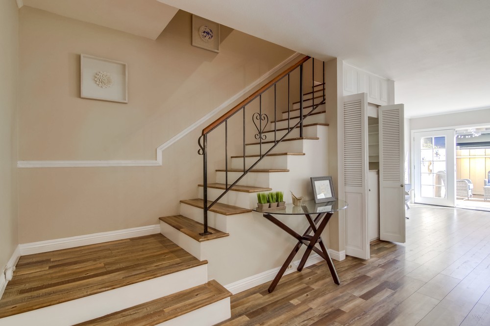 Virtual tour photo 33 of 57 for 3204 Loma Riviera Dr
