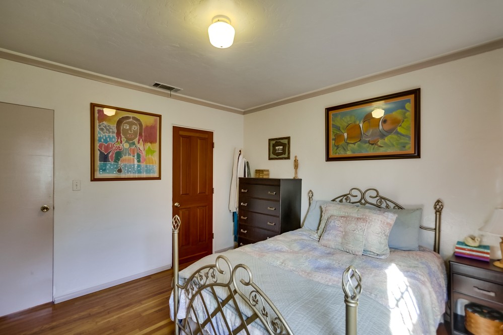 Virtual tour photo 33 of 60 for 3205 Hawthorn Street