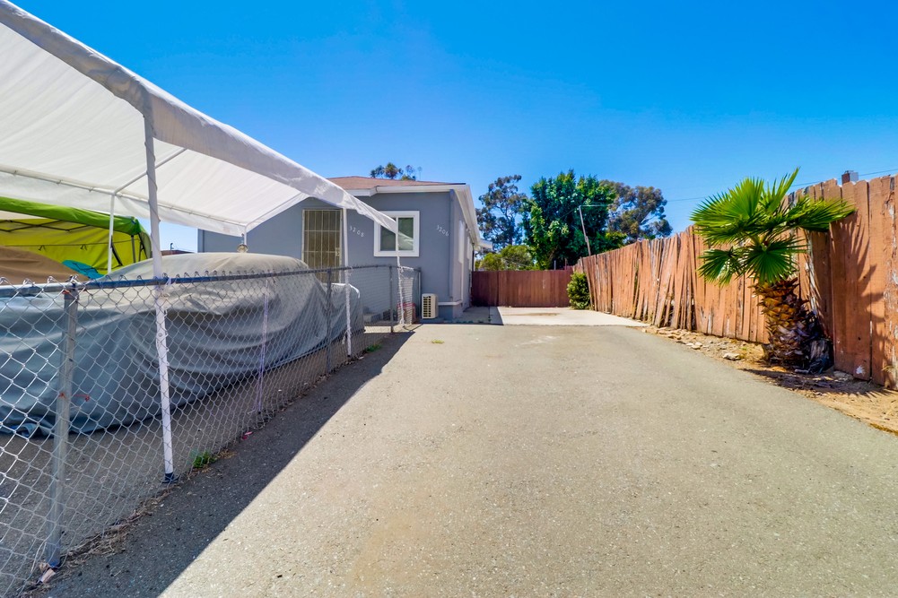 Virtual tour photo 5 of 45 for 3206-3208 van dyke ave