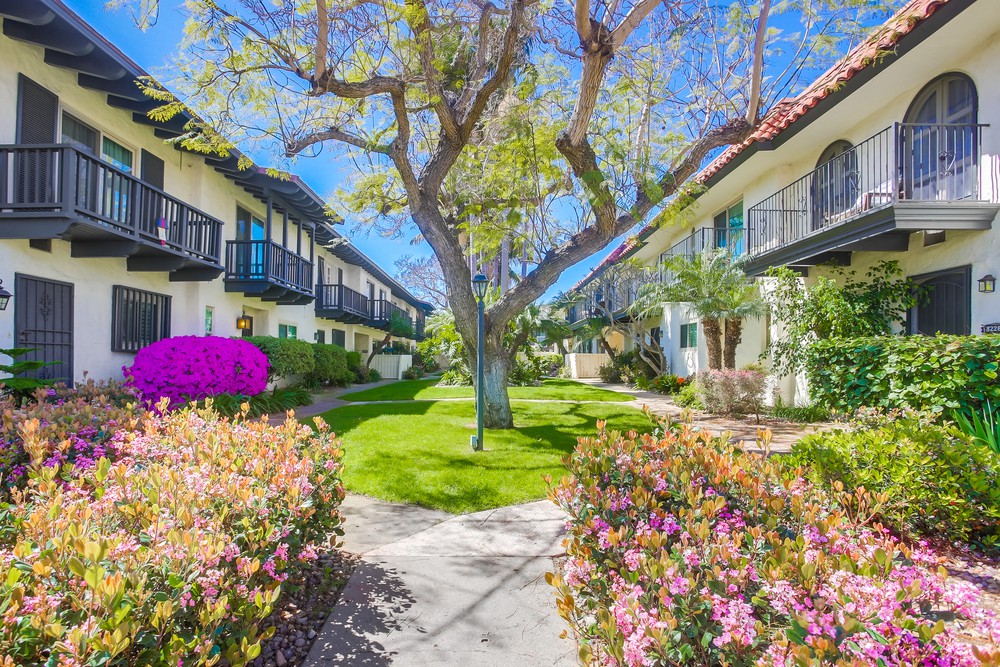 Virtual tour photo 1 of 56 for 3208 Loma Riviera Dr