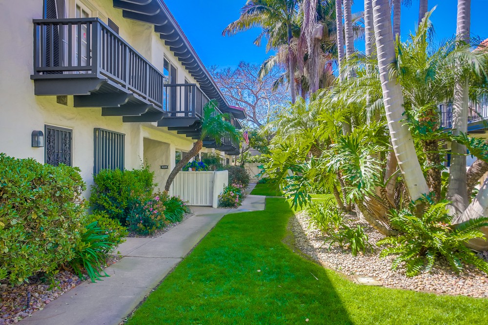 Virtual tour photo 3 of 56 for 3208 Loma Riviera Dr