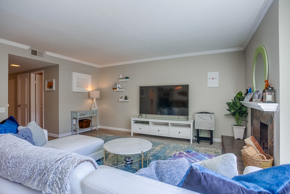 Virtual tour photo 15 of 56 for 3208 Loma Riviera Dr