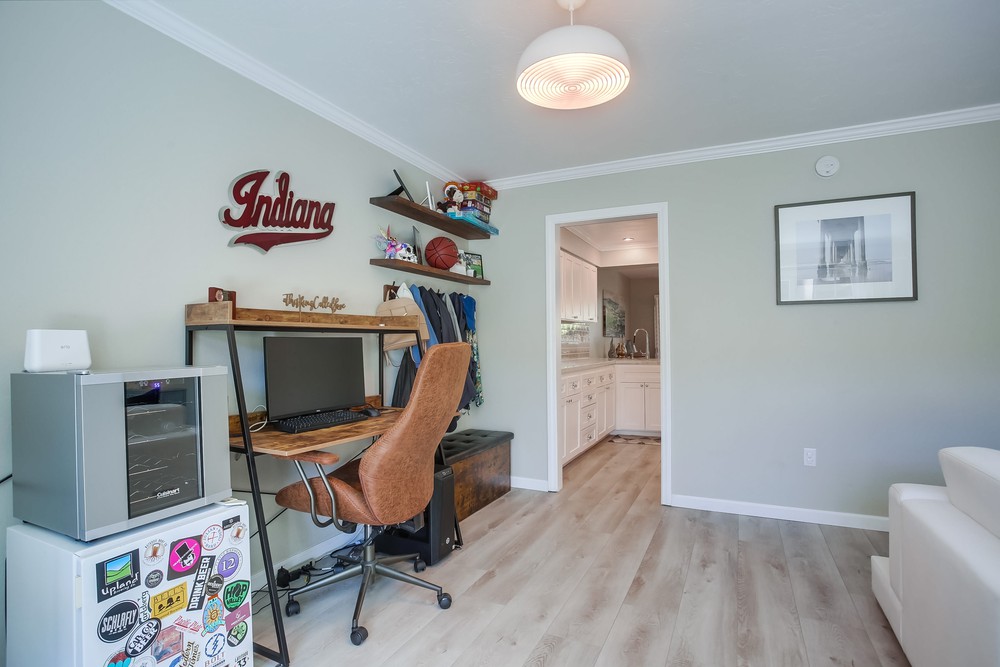 Virtual tour photo 16 of 56 for 3208 Loma Riviera Dr