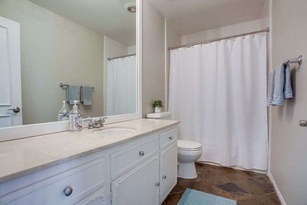 Virtual tour photo 37 of 56 for 3208 Loma Riviera Dr