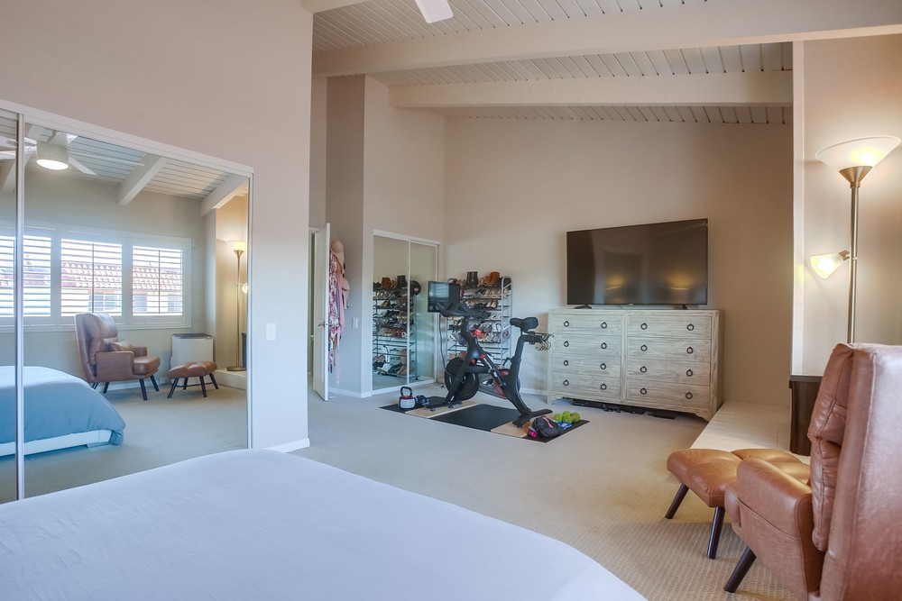 Virtual tour photo 47 of 56 for 3208 Loma Riviera Dr