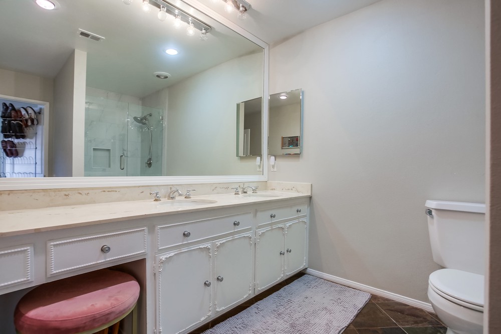 Virtual tour photo 48 of 56 for 3208 Loma Riviera Dr